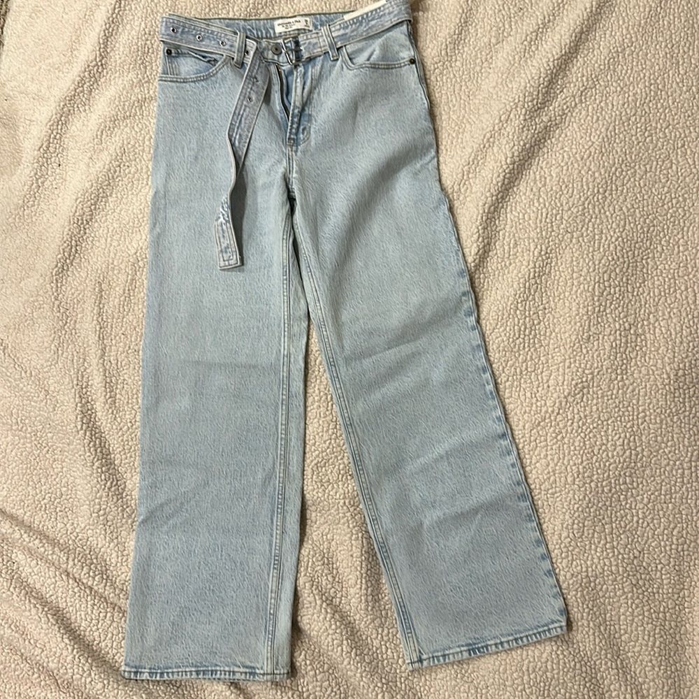 Abercrombie Belted 90s Relaxed High Rise Jeans